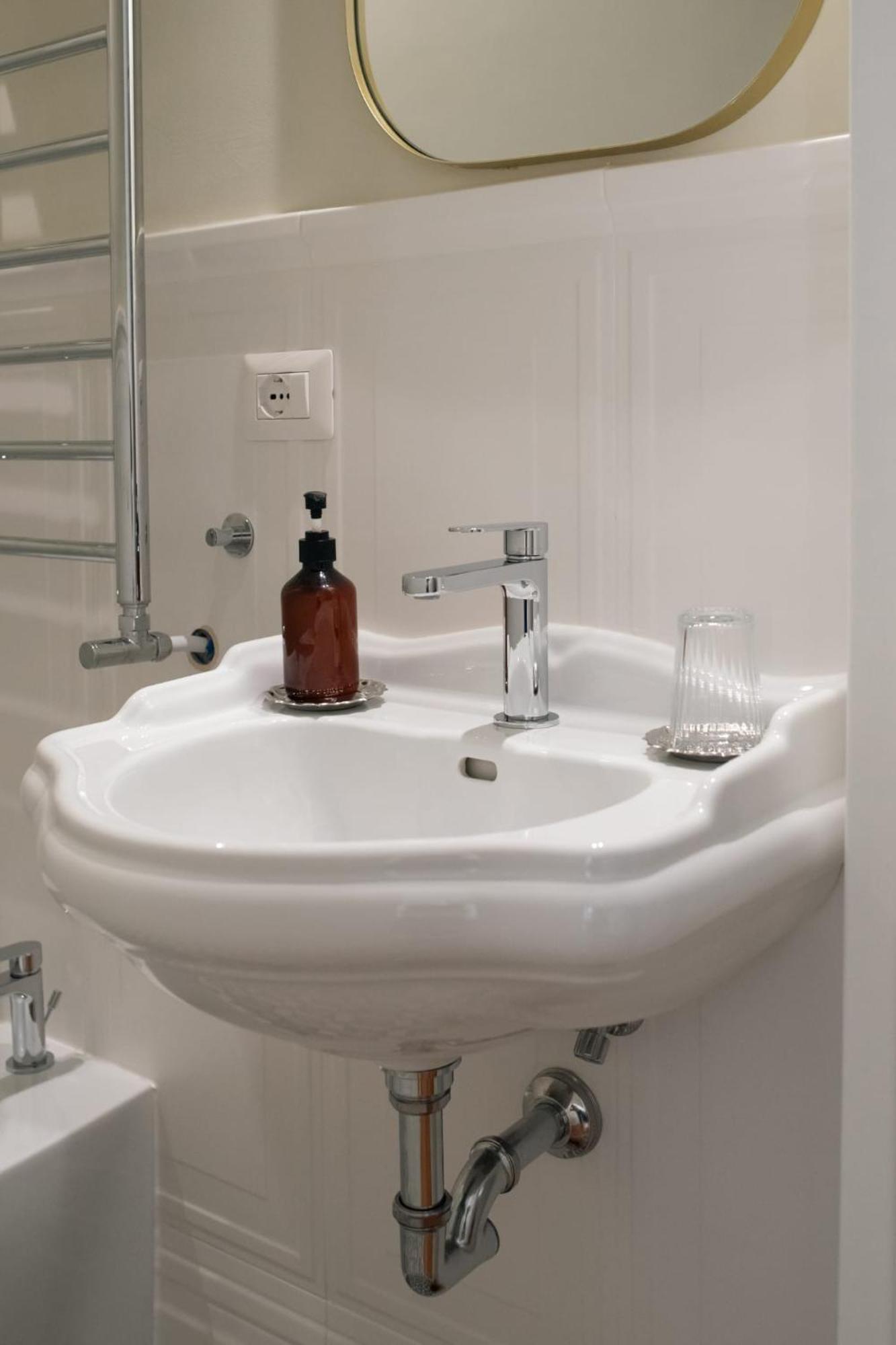 רומא Residenza I Rioni Guesthouse מראה חיצוני תמונה
