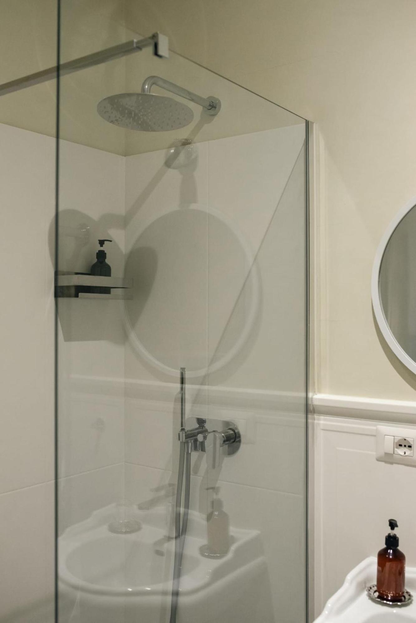 רומא Residenza I Rioni Guesthouse מראה חיצוני תמונה